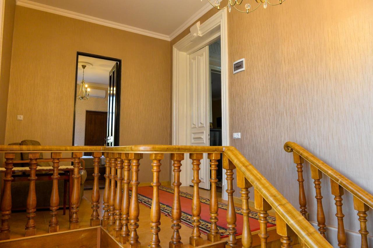 Gold Guest House คูทายสิ ภายนอก รูปภาพ