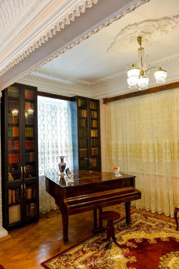 Gold Guest House คูทายสิ ภายนอก รูปภาพ