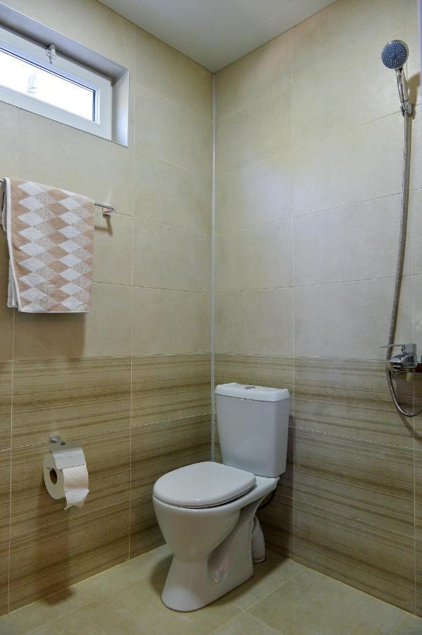 Gold Guest House คูทายสิ ภายนอก รูปภาพ