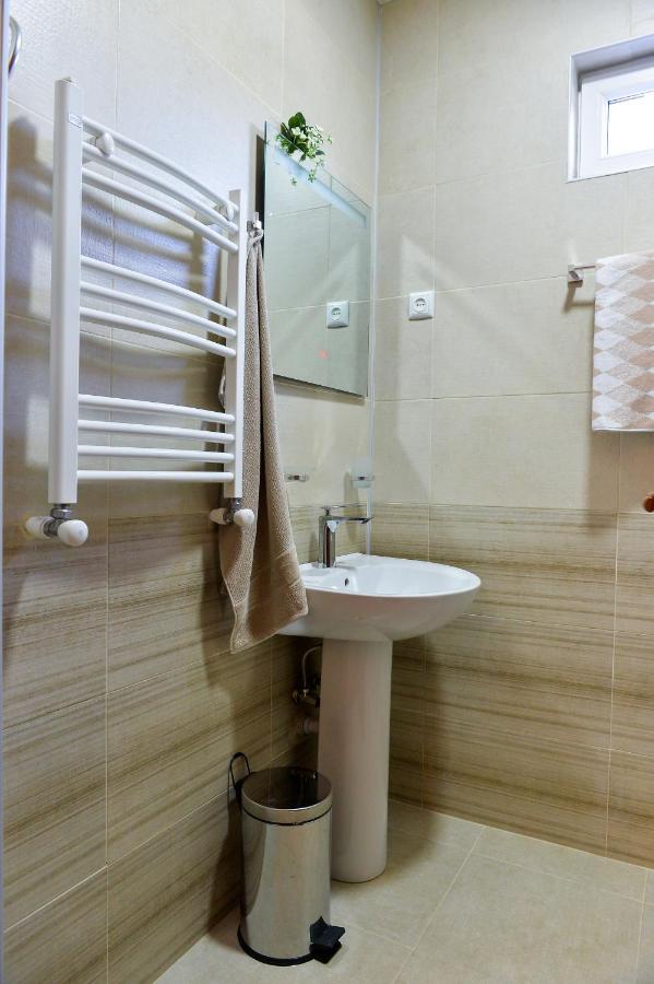 Gold Guest House คูทายสิ ภายนอก รูปภาพ