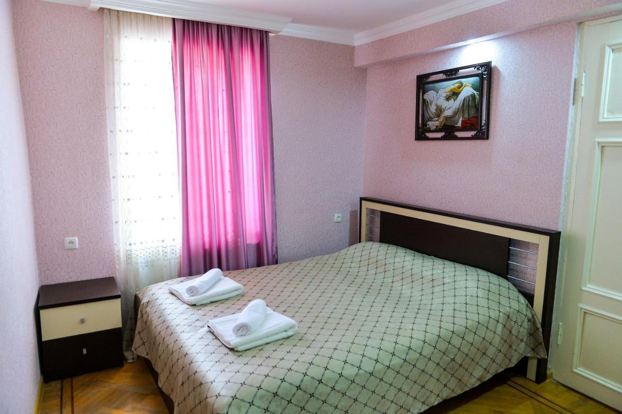 Gold Guest House คูทายสิ ภายนอก รูปภาพ