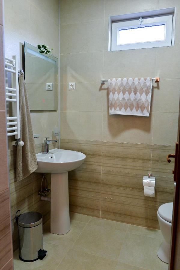 Gold Guest House คูทายสิ ภายนอก รูปภาพ